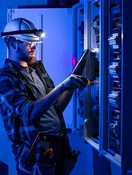 Racordari pe tensiune medie realizate de electrician la tabloul electric